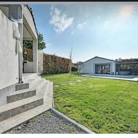 Villa De Standing Avec Piscine Et Pool House Villa Vezenobres